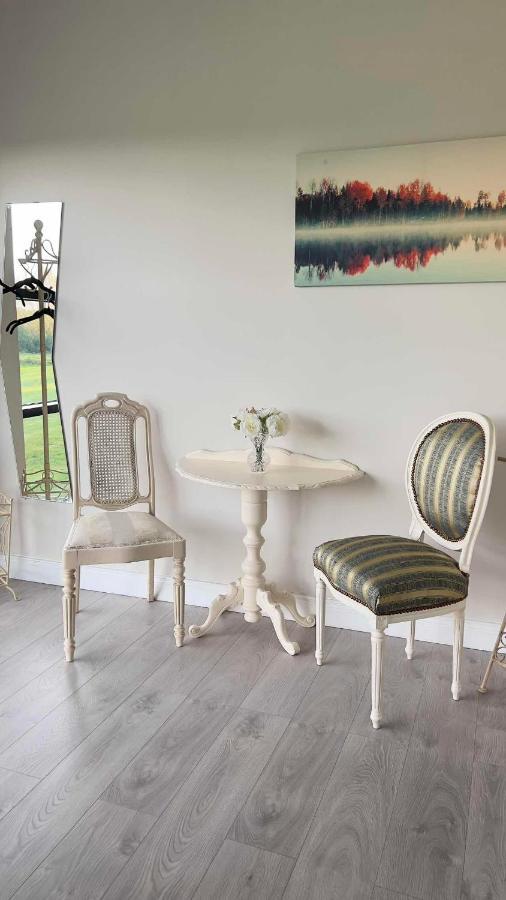 Riverside Apartment Raheelan Luaran gambar
