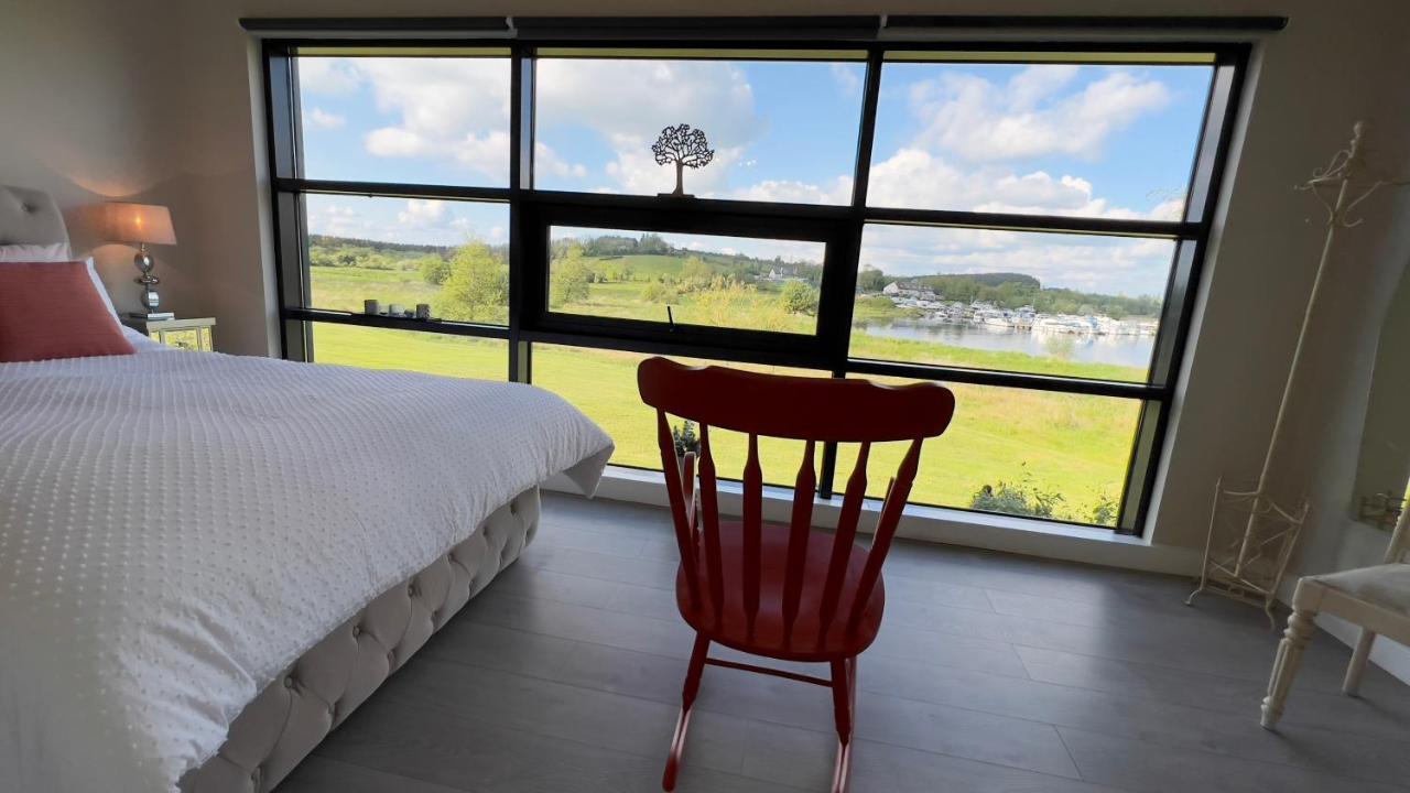 Riverside Apartment Raheelan Luaran gambar